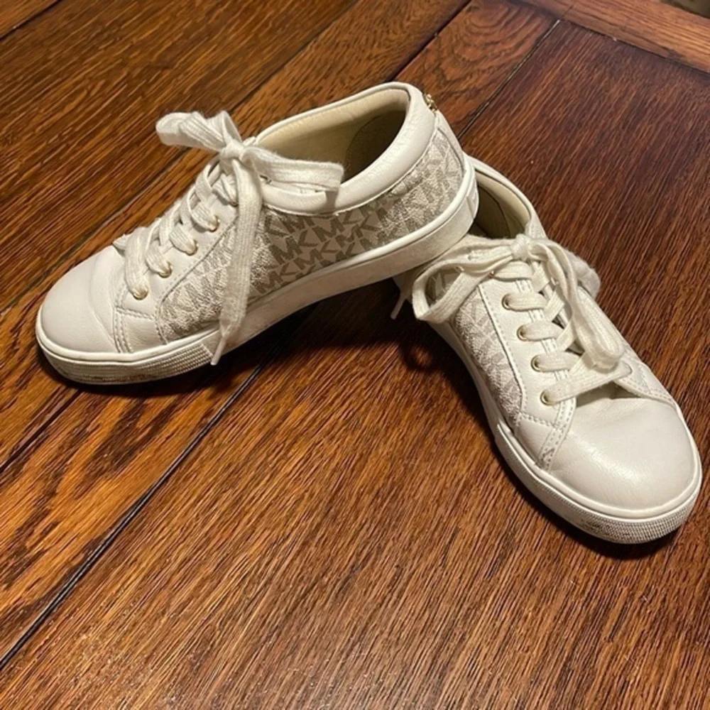 Michael Kors Girls Cream White Signature Logo Lace Up Sneakers Size 2